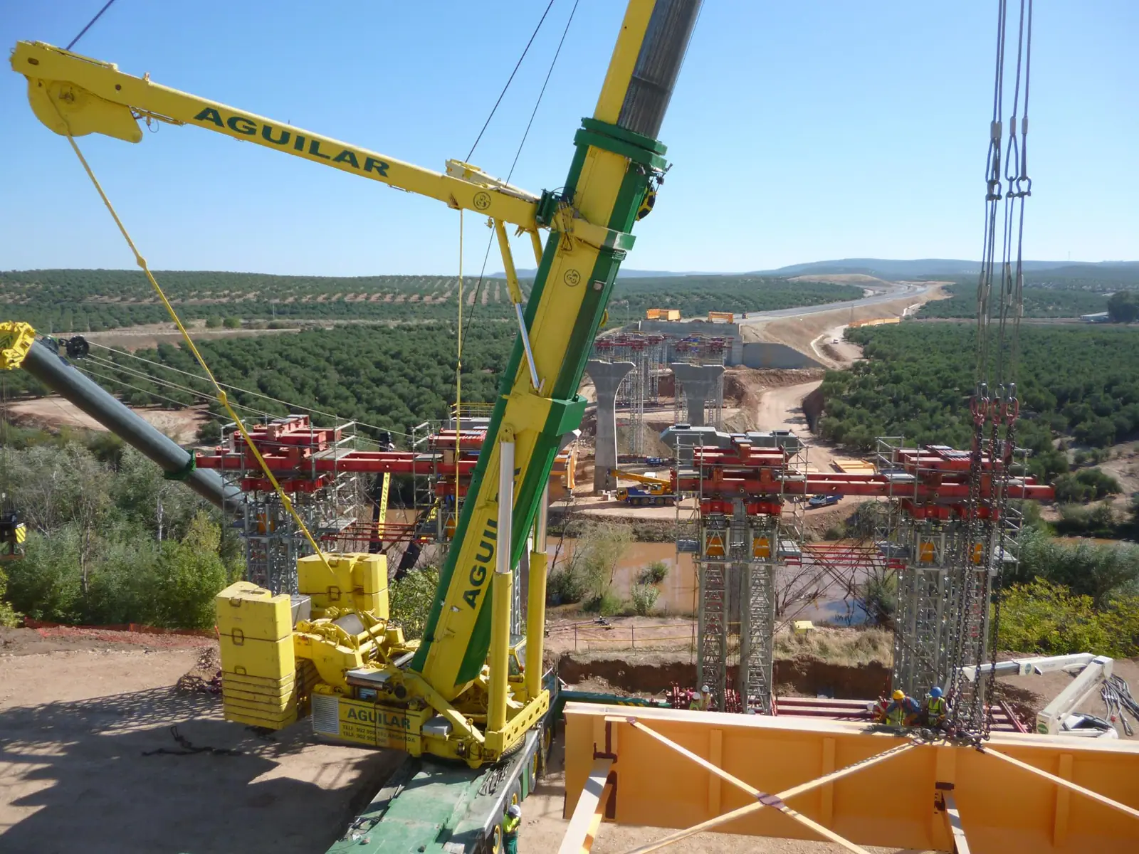 Grúas Aguilar: Más de 55 años elevando el progreso industrial de España